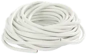 Vit elektrisk kabel på rulle med två exponerade kopparledare i änden, lämplig för inomhusinstallationer. Kabeln har slitstark plastisolering för säkerhet och flexibilitet.
