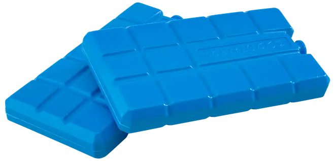 Två blå återanvändbara kylklampar med rutmönster, rektangulär form och rundade hörn. Perfekta för att hålla mat och dryck kall i kylväskor.