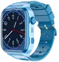 Blå smartwatch med rektangulær touchskærm, analog urskive, justerbar silikonerem, sideknapper og krone. Moderne design egnet til fitness og daglig brug.