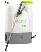 Vit och grå Adano ryggspruta, 20 liter, med grönt lock, ergonomiskt handtag och lång sprutstav. Utrustad med synlig mätare och strömbrytare, perfekt för trädgårdsbruk.