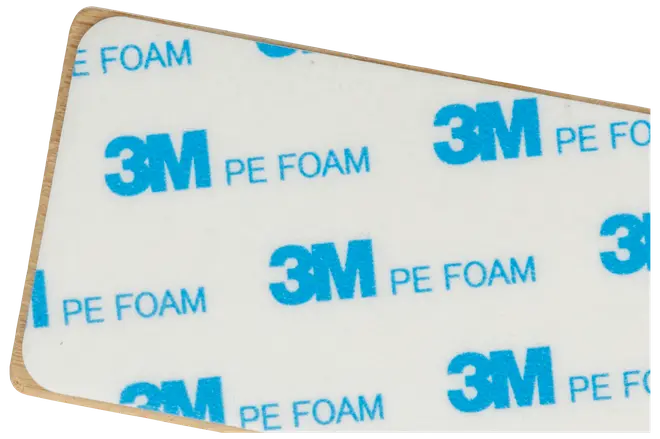 Rektangulær 3M PE-skumklæbepude med afrundede hjørner, hvid med blå 3M-logo, beregnet til montering eller fastgørelse, aftagelig bagside for nem påføring.
