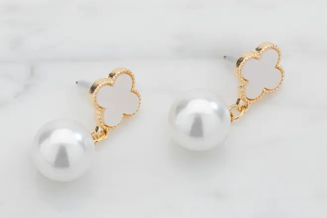 Örhängen blomma med pärla - guld