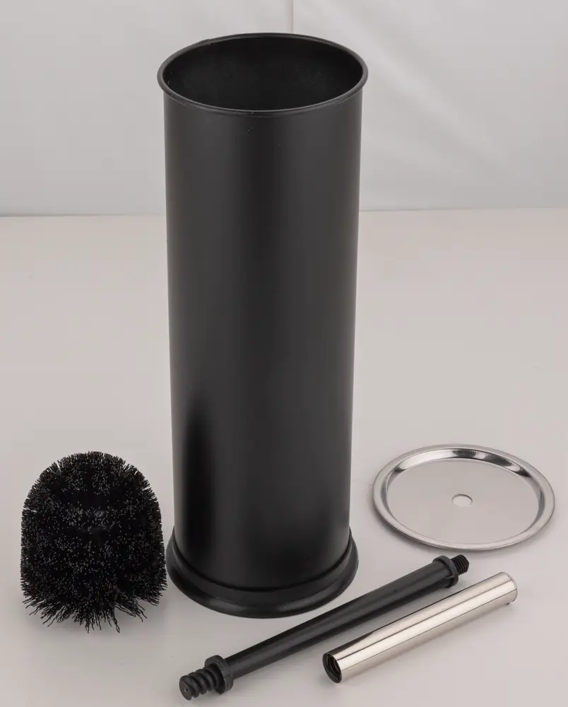 Svart toalettborsteset med cylindrisk behållare, avtagbart borsthuvud, metalldelar till handtaget och runt lock i rostfritt stål. Modern design, lätt att montera och rengöra.