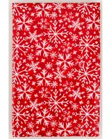 Rött presentpapper med vitt snöflingemönster i olika storlekar. Perfekt för julklappar. Slät yta, klara färger och vintrigt tema.