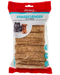 Påse med Chrisco Munchy Knasestænger hundgodis, innehåller rektangulära, bruna, krispiga stavar av 89,7% oxhud. Högt proteininnehåll, utan färgämnen, passar alla hundstorlekar.