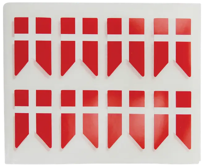 Ark med 10 klistermærker formet som Dannebrog, røde og hvide med kors og spidse ender, velegnet til dekoration eller hobby.