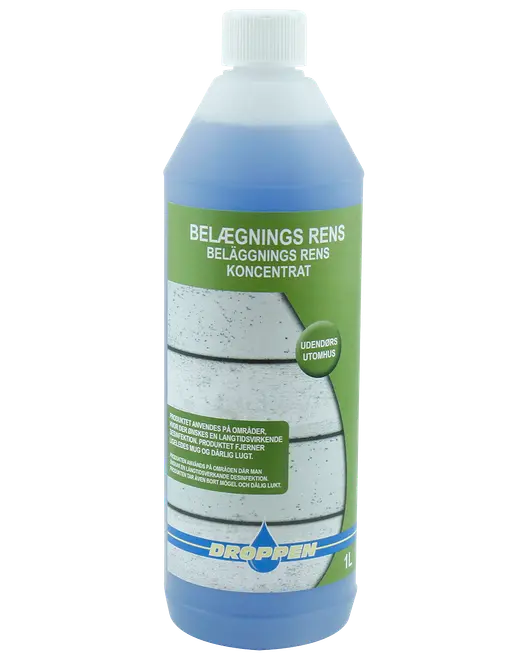 En-liters flaske Droppen belægningsrens koncentrat til udendørs brug, med blå væske og grøn etiket, fjerner mos, alger og snavs fra hårde overflader.