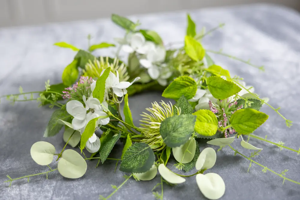 Konstgjord blomsterkrans Ø25 - ljus