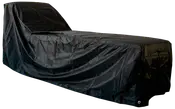 Svart vattentätt överdrag för utomhus-solstol, tillverkat av slitstarkt, väderbeständigt material. Förstärkta sömmar och metallöljetter för säker fastsättning. Skyddar mot regn, damm och sol.