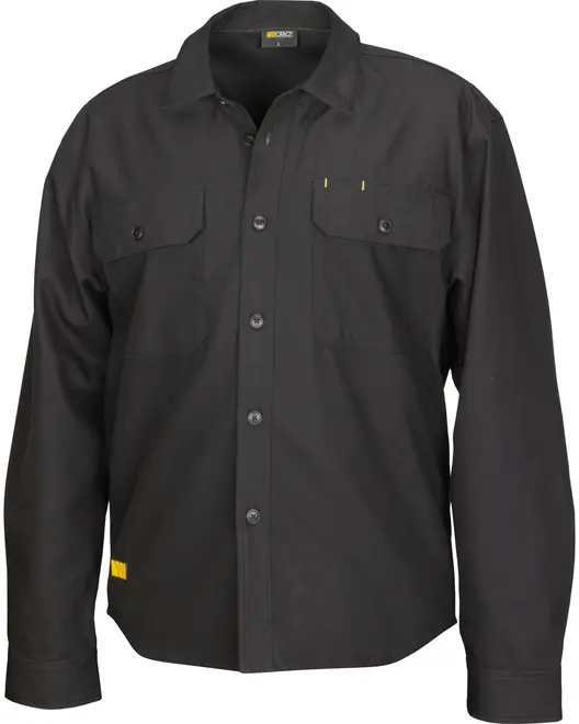 Svart långärmad herrskjorta för arbete med knappar, två bröstfickor med lock och gul etikett vid fållen. Slitstarkt tyg för arbetsmiljöer.