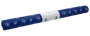 Blåt gavepapir på rulle med hvide geometriske vinduesmønstre, rullet sammen og holdt med hvidt mærkat. Velegnet til gaveindpakning eller hobbybrug, moderne design.