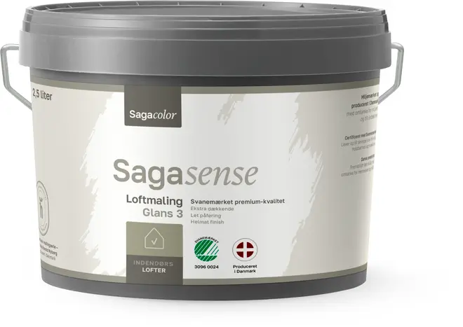 2,5-liters spand Sagasense loftmaling, mat finish, til indendørs brug, lysebeige label, gråt låg, miljømærket, produceret i Danmark, velegnet til lofter, premium kvalitet.