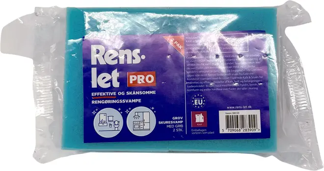 Pakke med to blå rengøringssvampe med grov struktur, egnet til køkken og badeværelse. Indpakket i klar plast med lilla etiket, der viser produktinformation og brugsikoner.