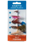 Pakke med fem forskellige Kinetic Coast Flies til fluefiskeri, hver med unikke farver og materialer, designet til at tiltrække forskellige fiskearter ved kysten.