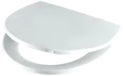 Vitt ovalt toalettsits med stängt lock, tillverkad av slät plast. Konturerad design för komfort, passar standardtoaletter. Gångjärn för enkel öppning och stängning.