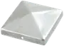 Silverfärgad metallisk pyramidformad stolphatt, fyrkantig med slät yta, passar över staket- eller altanstolpar för skydd och dekoration. Monteringshål synligt på sidan.