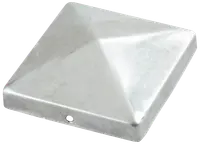 Sølvfarvet metal pyramide stolpehætte, firkantet med glat overflade, passer til hegn- eller terrassepæle for beskyttelse og dekoration. Monteringshul synligt på siden.