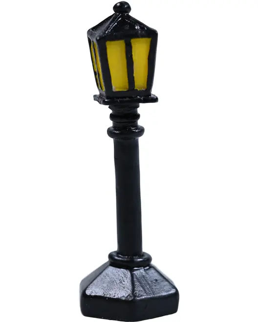 Miniature sort gadelygte med gule paneler, sekskantet base og detaljeret stolpe. Perfekt til modeltog, dioramaer eller dekoration. Fremstillet af holdbart materiale, realistisk udseende.