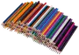 Sæt med 48 farveblyanter, hver med sekskantet træskaft og spids, arrangeret i et farverigt spektrum. Perfekt til tegning, farvelægning og kreative projekter.
