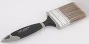 Bred pensel med syntetiske børster, sort og gråt ergonomisk håndtag med 'Schuster' mærke, metalbånd og ophængshul. Velegnet til maling af store flader.