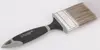 Malebørste med sort og gråt ergonomisk håndtag, syntetiske børster og metalbånd. Velegnet til maling og lakering. Håndtaget har ophængshul og mærket "Schuster."