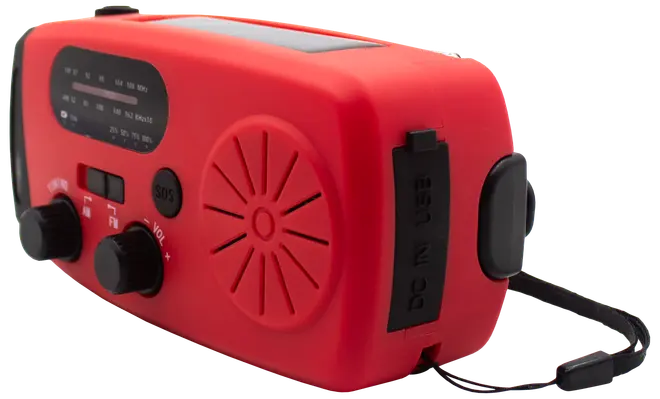 Rød nødradio med FM/AM-tuner, volumen- og indstillingsknapper, indbygget højttaler, SOS-knap, USB- og DC-indgang, samt håndledsrem. Kompakt og bærbar design.
