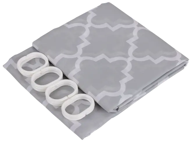 Gråt badeforhæng med hvidt geometrisk mønster, pænt foldet. Inkluderer fire hvide ovale gardinringe, ideel til badeværelset. Moderne og enkelt design.