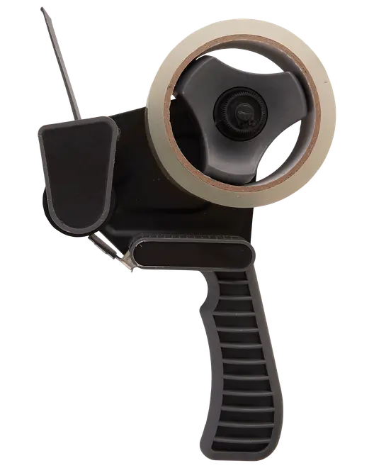 Håndholdt tapedispenser med ergonomisk sort håndtag, savtakket metalklinge og en rulle klar pakketape til nem forsegling af kasser og pakker.