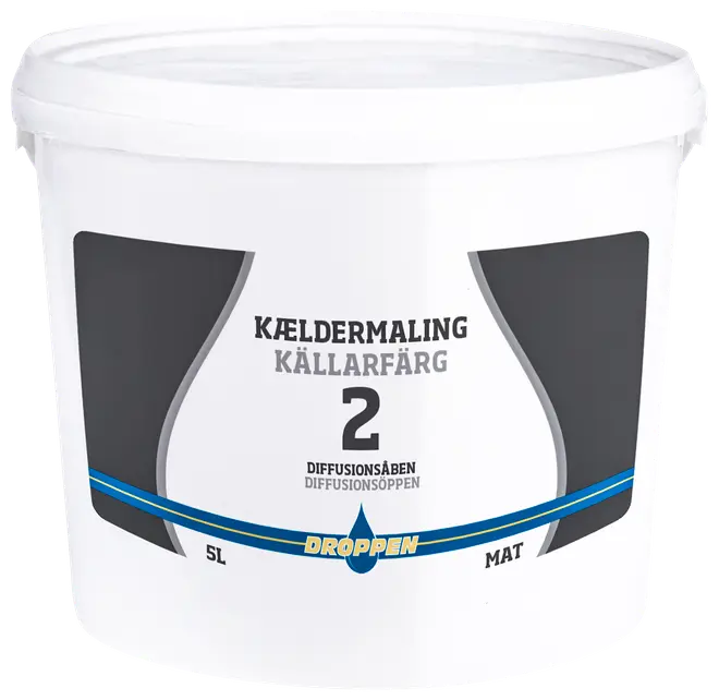 Hvid 5-liters plastspand med Droppen kældermaling, mat finish, diffusionsåben, mærket på dansk og svensk. Sorte og blå designelementer på etiketten.