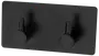 Mat sort vægmonteret dobbeltkrog med rektangulær base og to cylindriske knager, ideel til ophængning af håndklæder, badekåber eller tilbehør i badeværelset eller entreen.