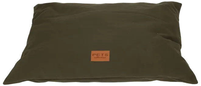 Rektangulär olivgrön djurbädd med mjuk yta. Har en liten brun etikett i mitten med texten "PETS collection". Passar för hundar eller katter.