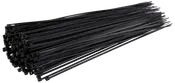 Bunt med långa svarta plastkabelband med låshuvud, används för att organisera och fästa kablar eller föremål. Hållbara, flexibla och passar både inomhus och utomhus.