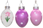 Sæt med tre æggeformede glasornamenter med sølvtoppe: én hvid med lyserød blomst, én lilla med hvide prikker og én lyserød med hvide prikker. Blank overflade.