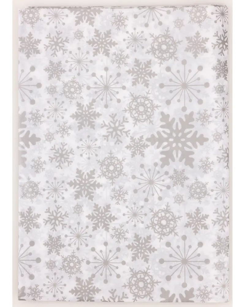 Vitt silkespapper med upprepat mönster av silver- och gråa snöflingor i olika storlekar, perfekt för presentinslagning eller julpyssel. Halvtransparent och festligt.