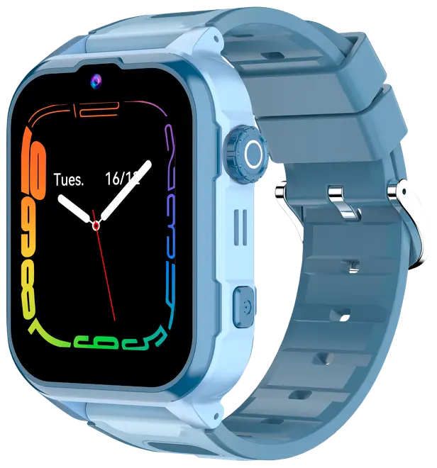 Lyseblåt smartwatch med rektangulær skærm, farverig urskive, sideknap og silikonerem. Moderne design, velegnet til fitness, notifikationer og daglig brug.