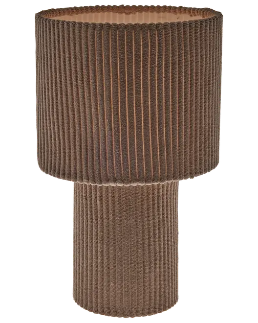 Brun bordlampe med cylindrisk base og skærm, begge dækket af lodret ribbet stofstruktur. Moderne, minimalistisk design til nutidige interiører. Giver blødt, varmt lys.