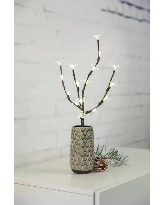 Dekorativ LED-oplyst gren i en grå vase med tekstur, små lysende blomster. Perfekt til borddekoration, giver et moderne og hyggeligt udtryk til rummet.