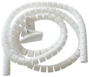 Hvid spiral kabelstyringsslange med medfølgende klipværktøj, designet til at organisere og samle flere kabler. Fleksibel plast, velegnet til hjemmet eller kontoret.