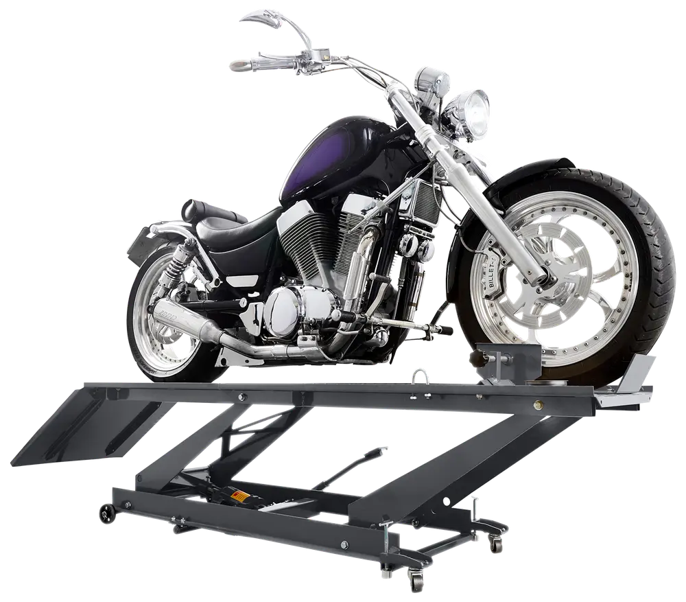 Kraftig motorcykelløftebord med hydraulisk saksemekanisme, stålkonstruktion, rampe og hjulklemme. Ideel til vedligeholdelse og reparation af store motorcykler, giver sikker støtte.