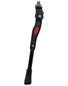 Justerbart svart cykelstöd med röd detalj, metallfäste och bred gummifot för stabilitet. Passar olika cykelstorlekar och är enkel att montera på ramen.