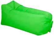 Lys grøn oppustelig loungestol, rektangulær form med afrundede kanter, lavet af slidstærkt nylon. Bærbar og let, ideel til udendørs brug som camping, strand eller have.