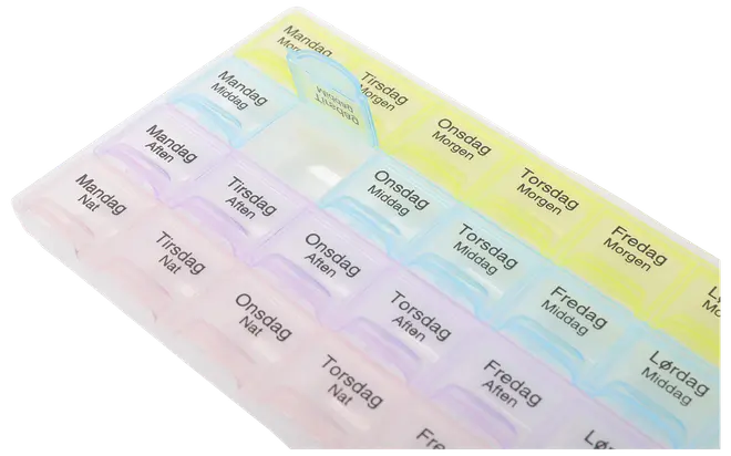 Veckovis tablettask med märkta fack för morgon, middag, kväll och natt på danska. Tillverkad av genomskinlig plast i pastellfärger.