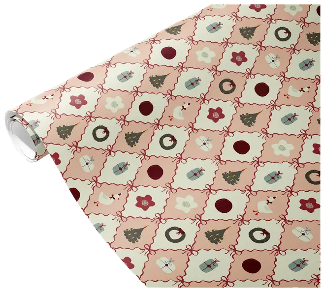 Rulle med cremefärgat julpapper med rött rutmönster och festliga motiv som kransar, träd, dekorationer och blommor.