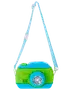 Legetøjskamera til børn i grøn og blå plast med lyseblå justerbar rem. Har dekorativ linse og enkle knapper, designet til fantasifuld leg og nem transport.