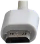 Nærbillede af et hvidt USB-C opladningskabel med sølvfarvet metalstik.