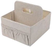 Beige opbevaringskurv i stof med håndtag, to elastiske lommer foran og åbent hovedrum. Robust og let design, perfekt til organisering af babyudstyr eller husholdningsartikler.