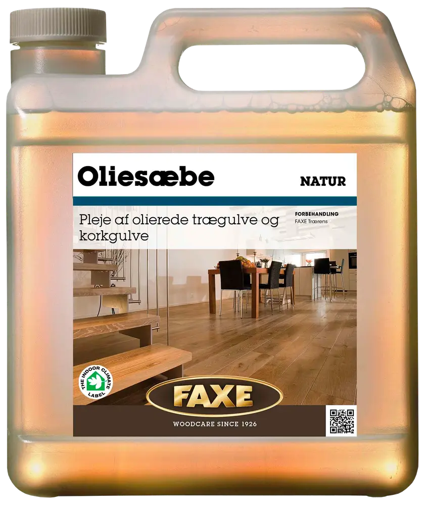 Plastdunk med Faxe oliesæbe natur til pleje af olierede træ- og korkgulve. Har bærehåndtag, skruelåg og etiket med produktinformation og indeklimamærke.