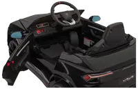 Svart Lamborghini Urus elbil för barn med realistisk instrumentbräda, ratt, öppningsbara dörrar, säte och detaljerade bakljus. Designad för barn, efterliknar lyxig SUV.