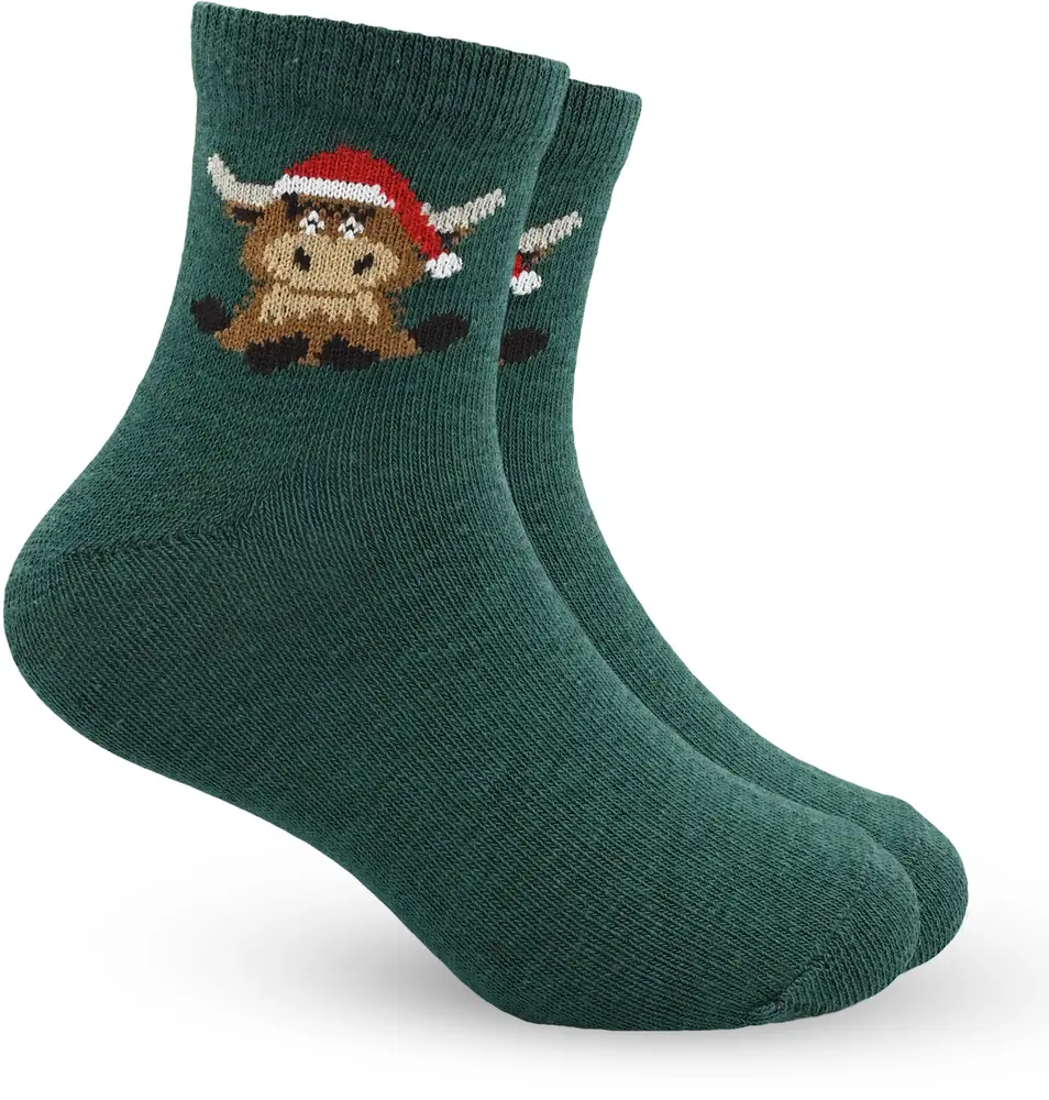 Gröna strumpor med söt tecknad ko i röd tomteluva, ankellängd, mjukt stickat tyg, passar till jul eller vardagsbruk.