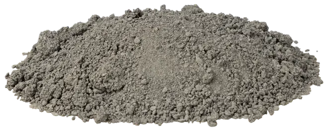 En bun af fint, gråt cementpulver med let grov tekstur, velegnet til blanding med vand og tilslag for at lave beton til byggeri og reparation.